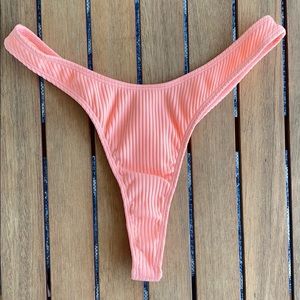 Minimale Animale rib thong bikini bottoms